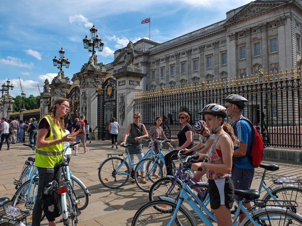 A London bike tours guide and tour group in front of Buckingham Palace