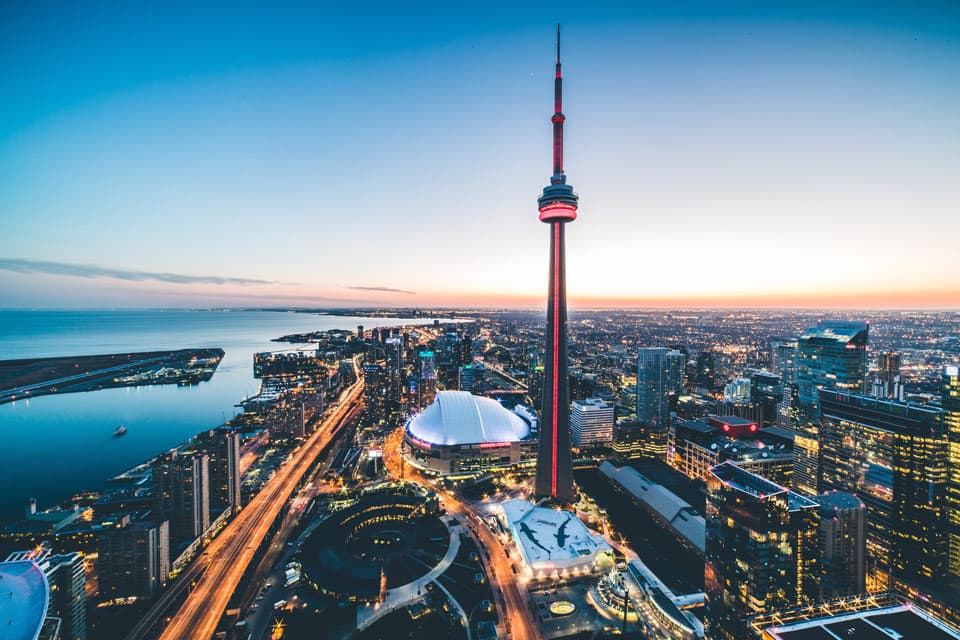 cn tower and tourist attractions things to do in toronto