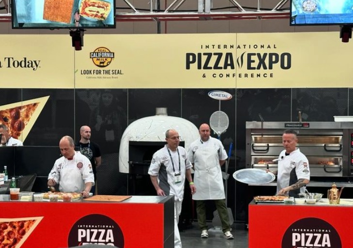 A pizza expo visit from the Chicago Pizza tour
