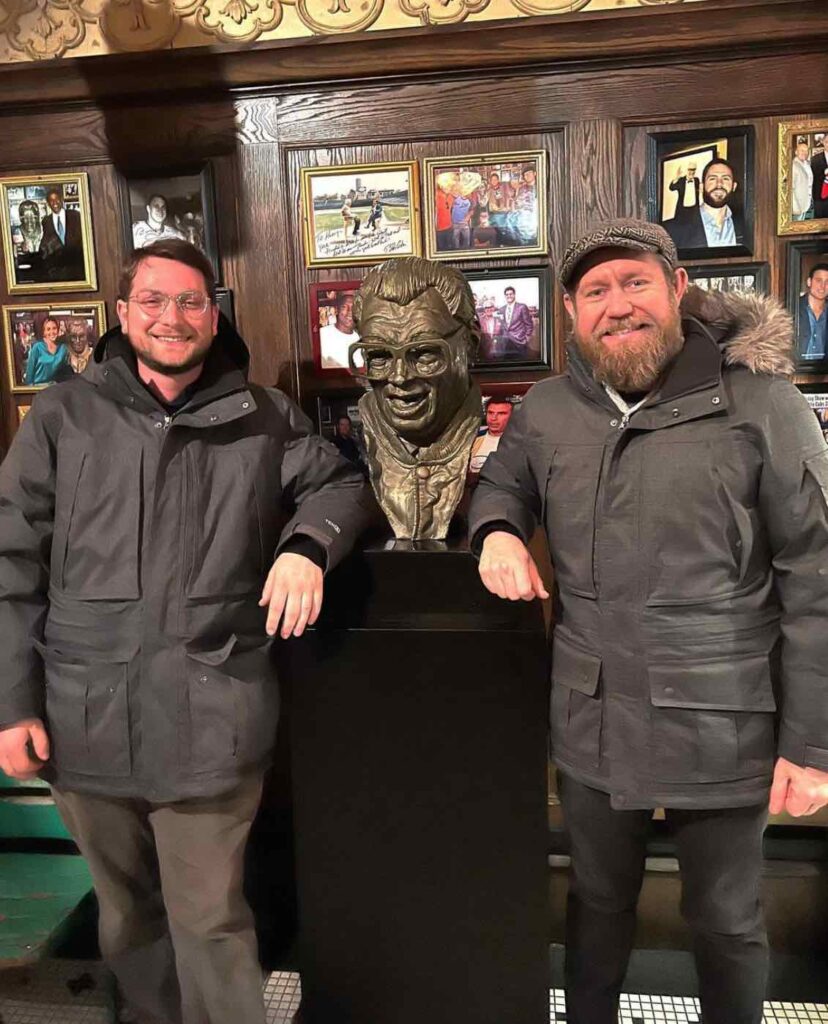 2 man posing next to a statue at Prohibition tours